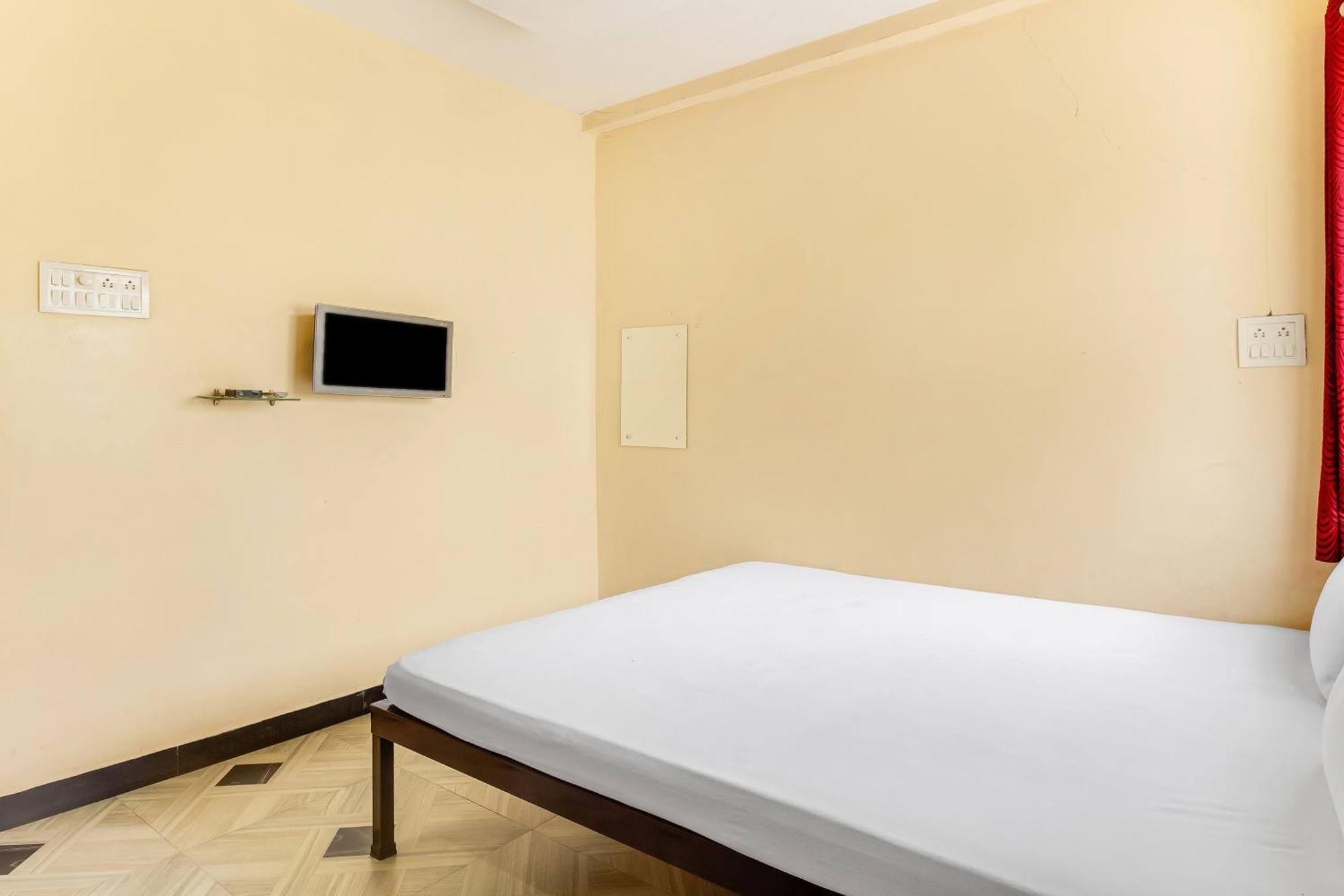 Hotel Spot On Harihar Lodging And Yatri Niwas Kolhapur Exterior foto