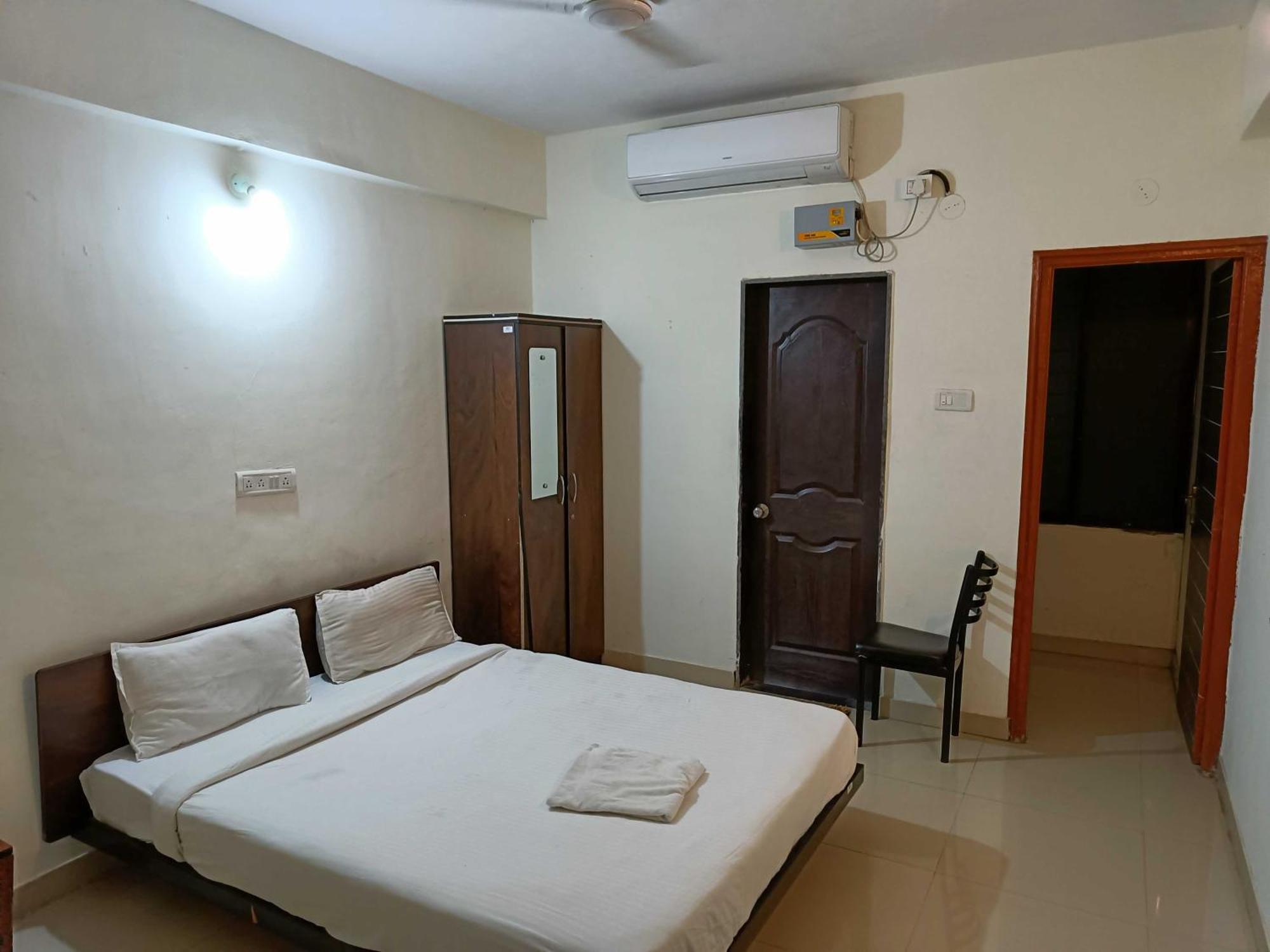 Hotel Spot On Harihar Lodging And Yatri Niwas Kolhapur Exterior foto
