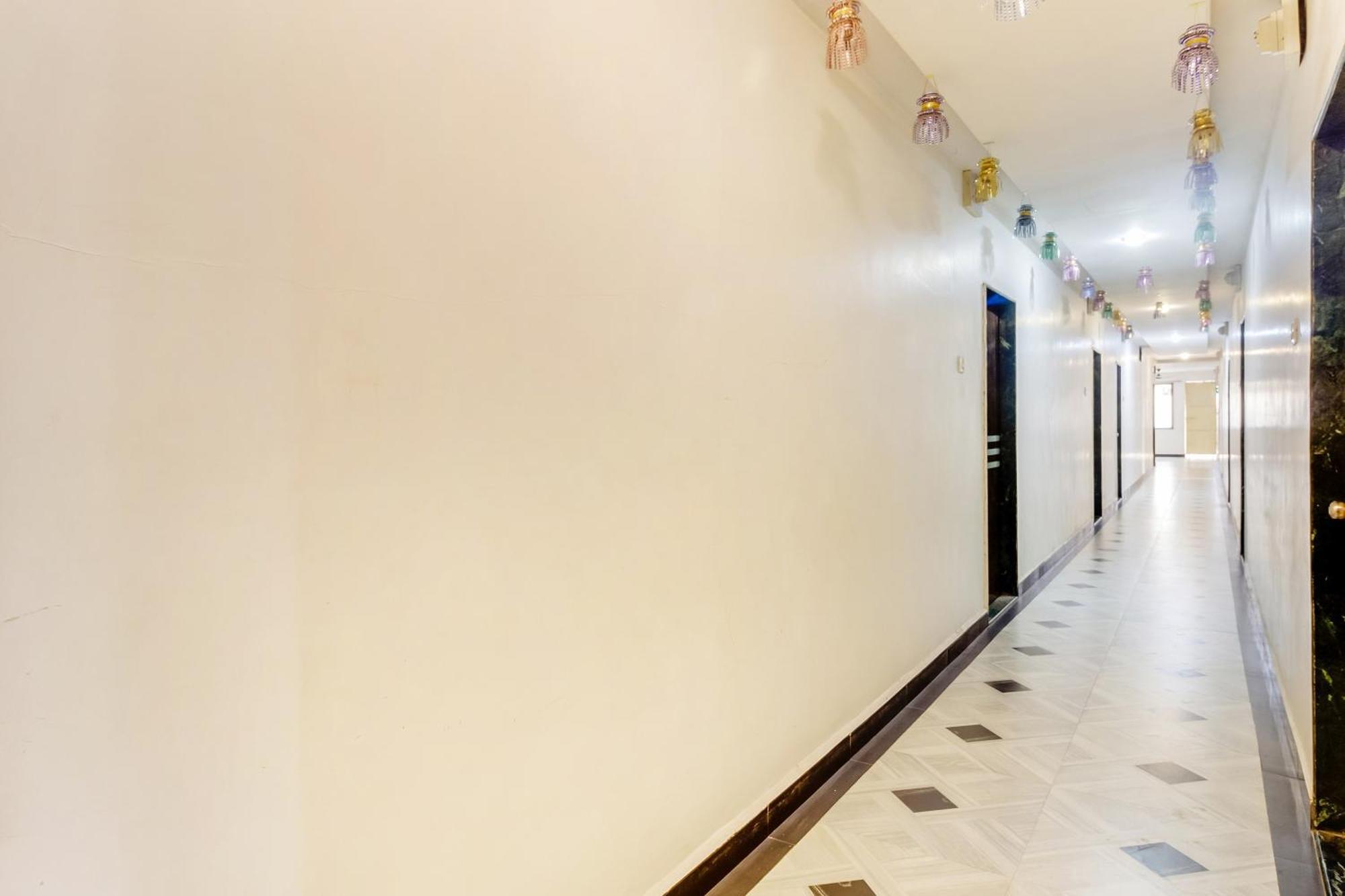 Hotel Spot On Harihar Lodging And Yatri Niwas Kolhapur Exterior foto